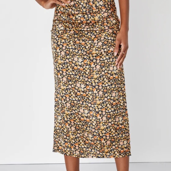 Satin Floral Midi Skirt - lulus size small - Picture 4 of 7
